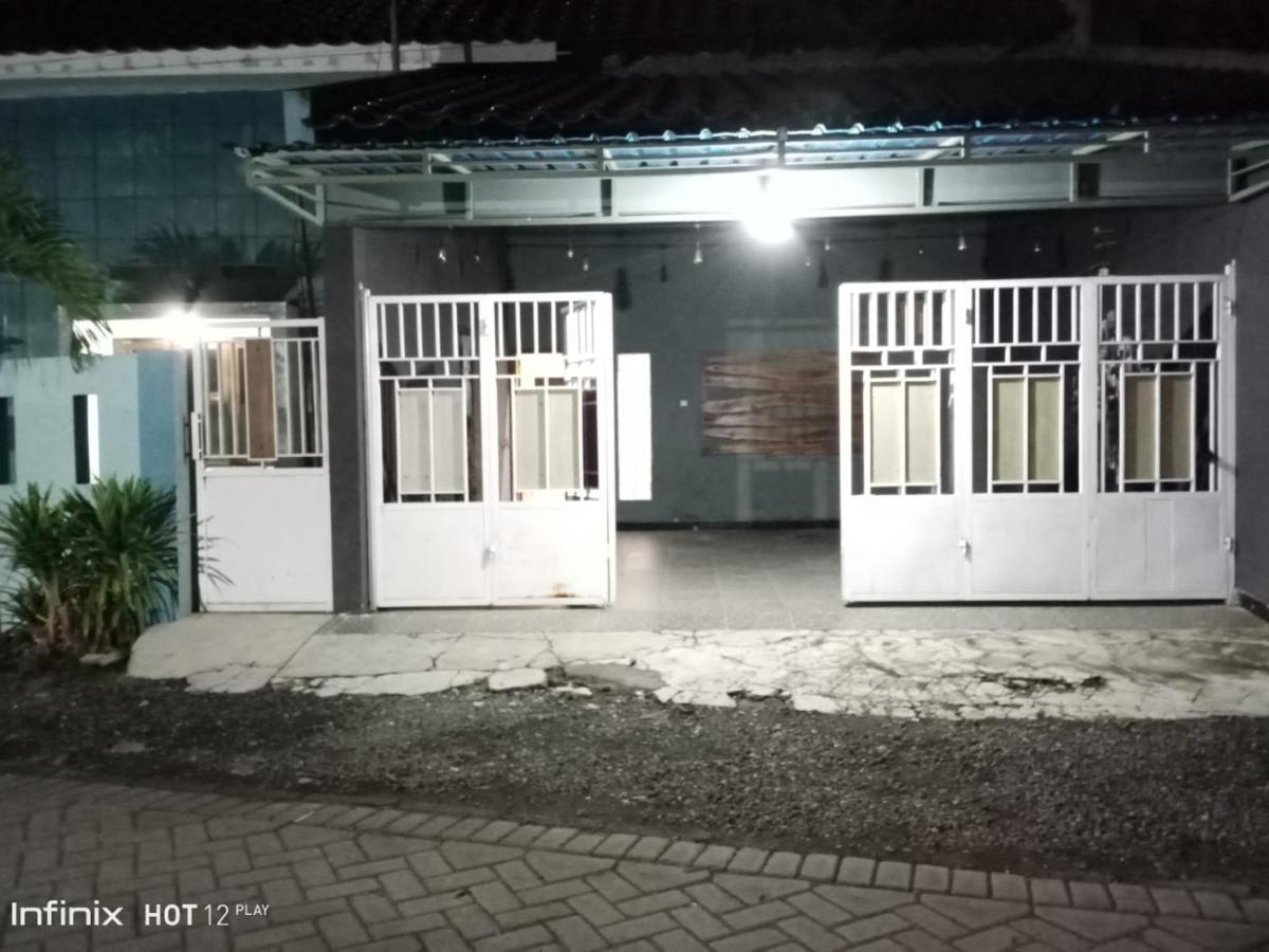 999 Khs 2 Homestay Gilimanuk Exterior foto